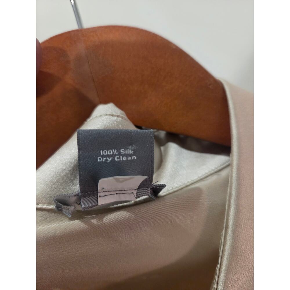 Ann Taylor 100% silk button down blouse - Picture 4 of 8